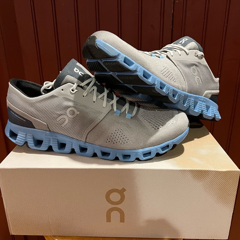 ON Men’s Cloud X Sneaker